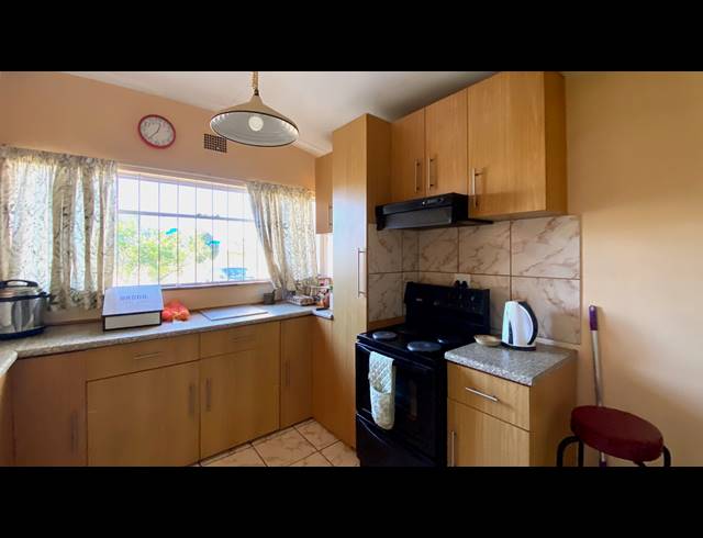 4 BEDROOM HOUSE FOR SALE IN LAAIPLEK